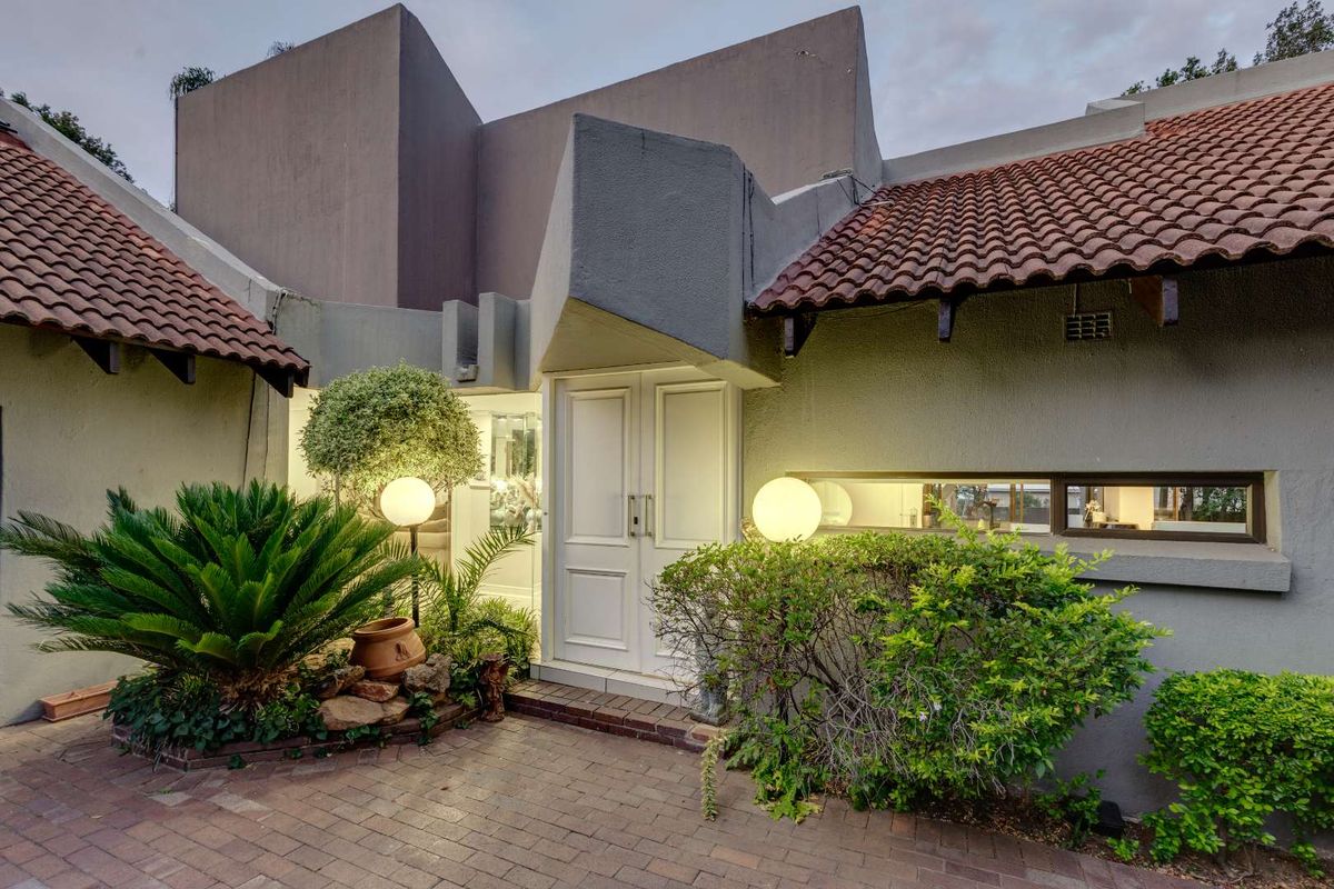 FOR SALE 4 BEDROOM FAMILY HOME - WITH DEVELOPMENT POTENTIAL!!! - Photo 2