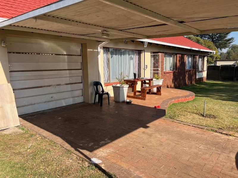 Three Bedroom Family Home For Sale in Brackendowns - Photo 2