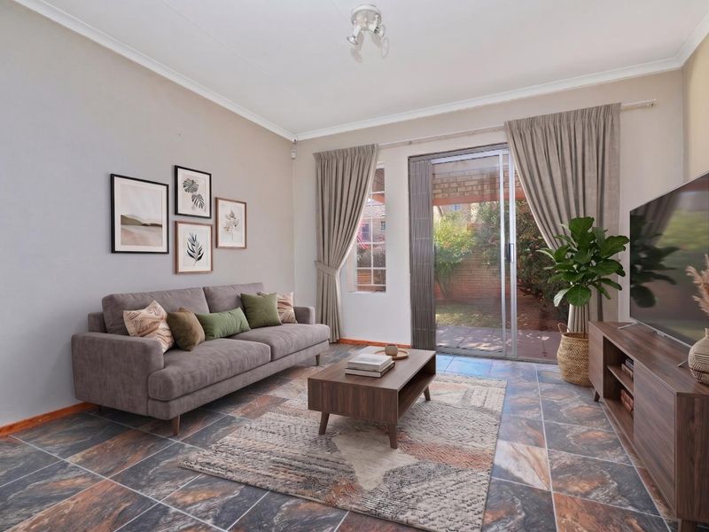 Well Appointed 2-Bedroom Townhouse With Spacious Private Garden - Photo 2