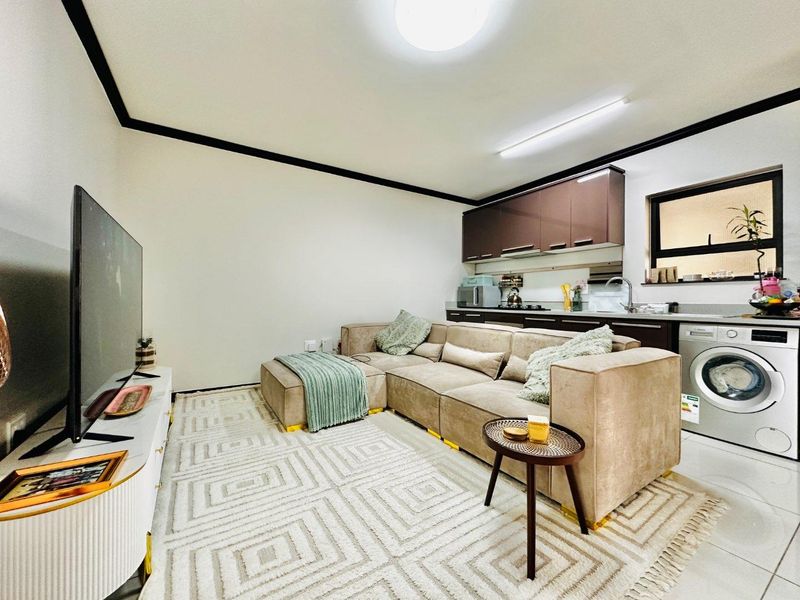 1 Bedroom Apartment in Fourways - Photo 1