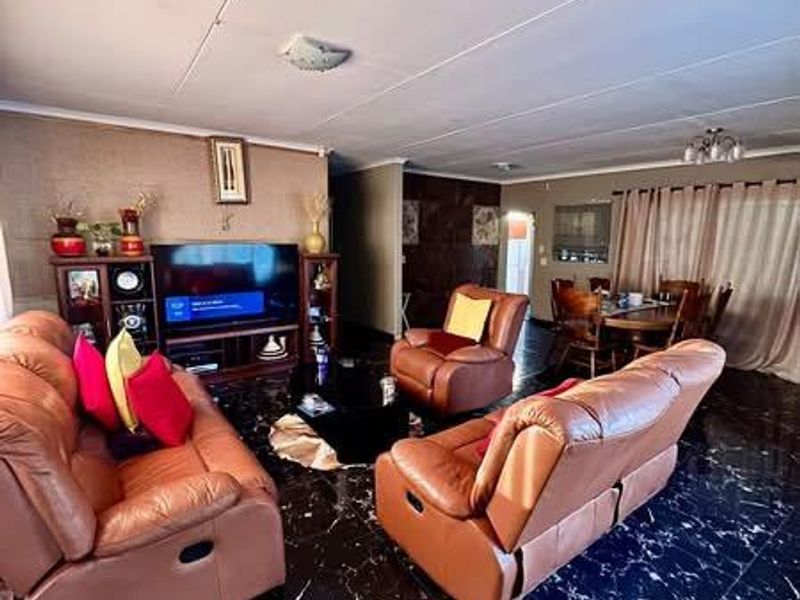 Rocky Crest- For Sale- N$1 650  000 - Photo 4