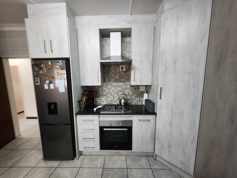 Randhart home built for family living and rental returns - Photo 7