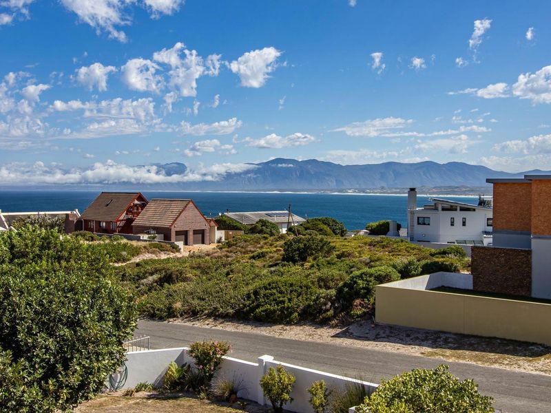 Perfectly Positioned Home with Sea Views - Photo 2
