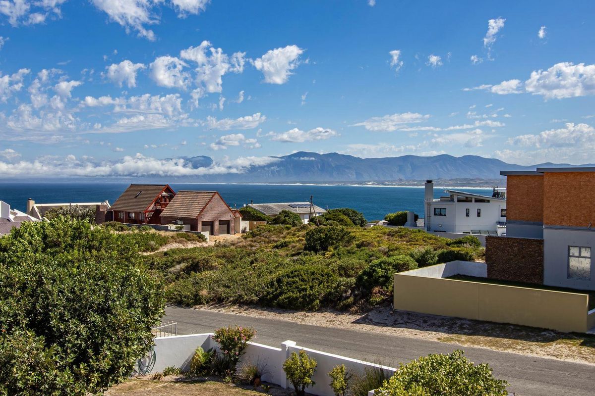 Perfectly Positioned Home with Sea Views - Photo 2