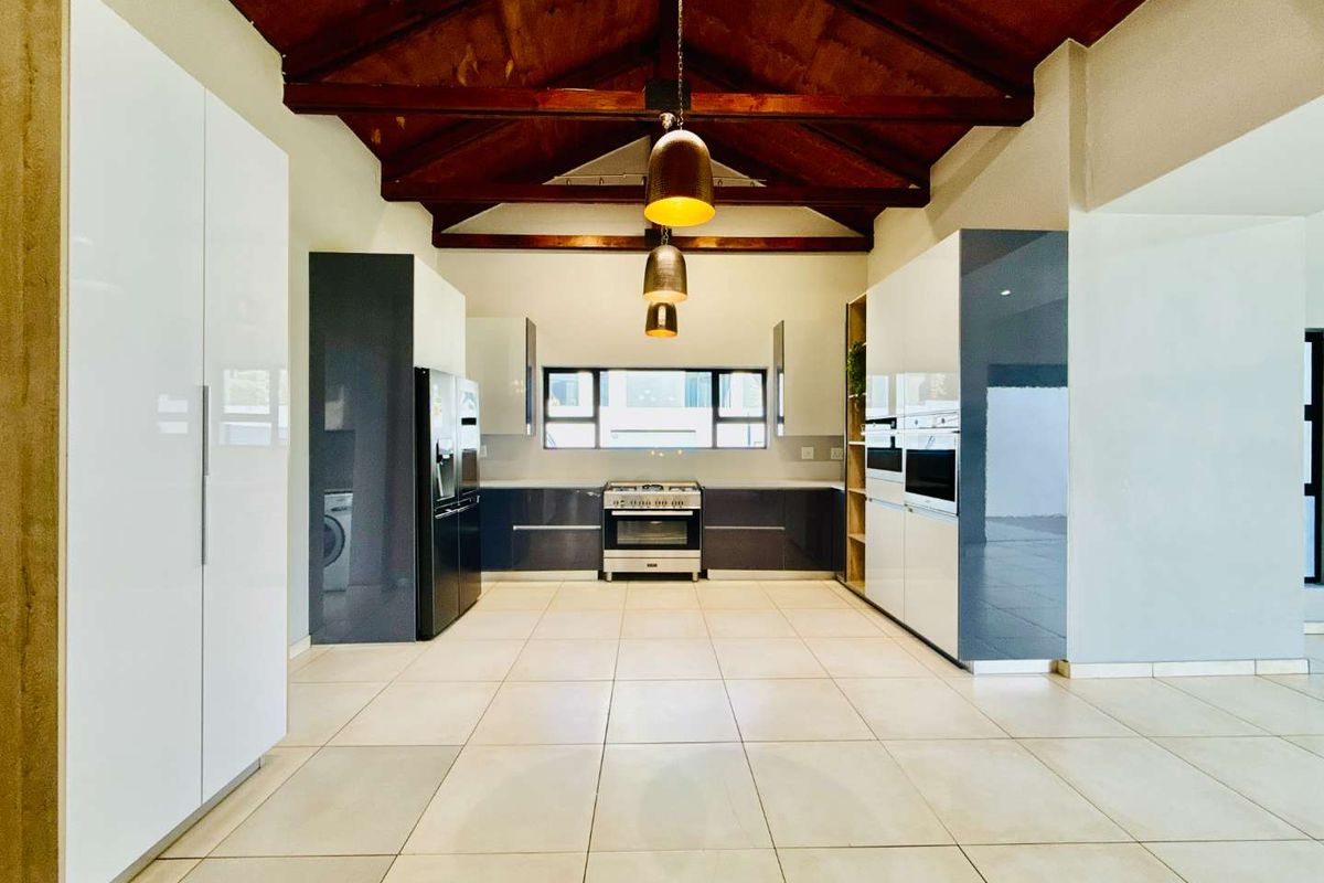 For Rent is a Modern Single-Level Family Home on the Green Belt in Copperleaf Golf Estate - Photo 4