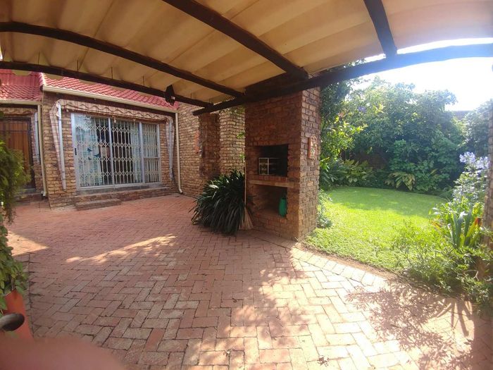 Property #2478078, Townhouse Rental Monthly in Die Wilgers