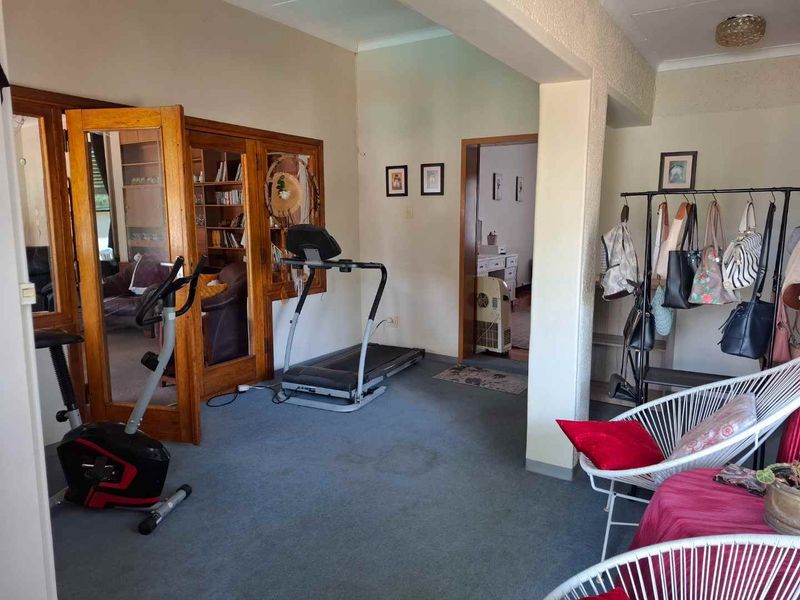 FOR SALE | KLEIN WINDHOEK – N$ 5,300,000 HOUSE + 2 FLATS (INCOME-GENERATING OPPORTUNITY!) 💰 Potential Rental Income: ± N$ 30,000/month - Photo 7