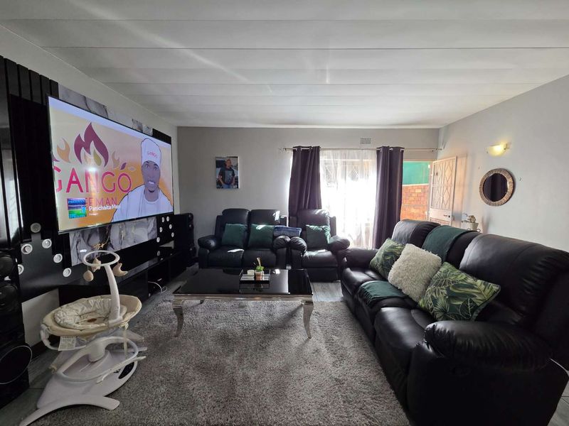 Your Perfect Duplex Starts Here - Photo 7