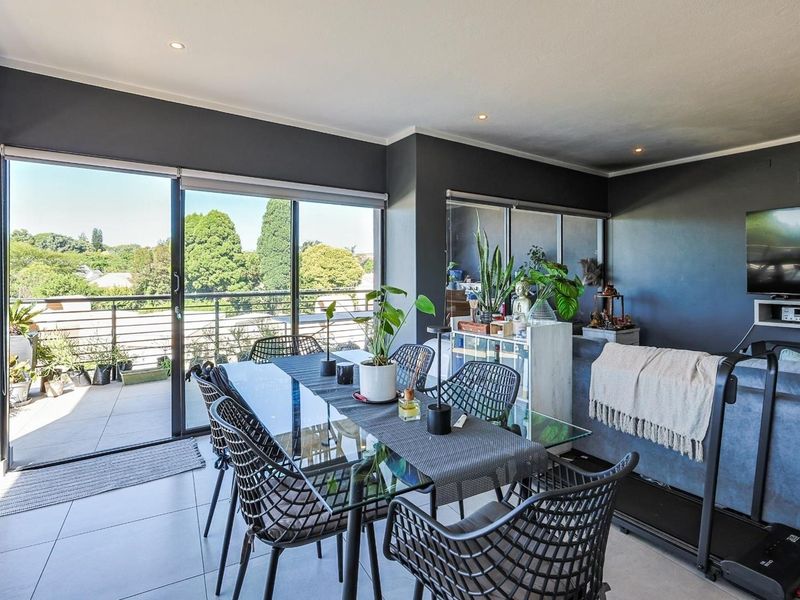 Elevated Living: An Eco-Chic Luxury Penthouse - Photo 6