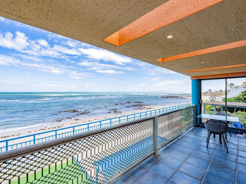 Sole Mandate: Exceptional Beachfront Property with Uninterrupted Views - Photo 6