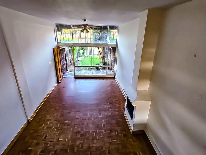 Charming 3-Bedroom Apartment in a Prime Location - Photo 8