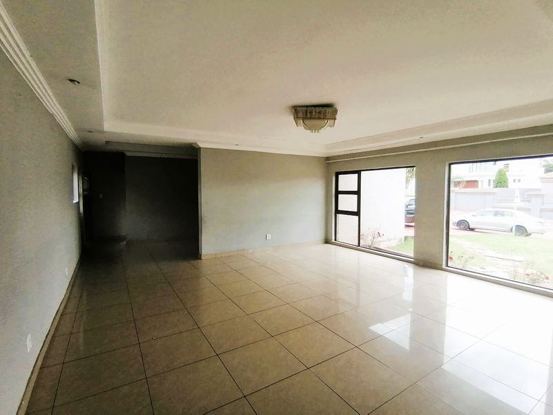 5 Bedroom | 4 Bathroom Home – Security Estate Living - Photo 3