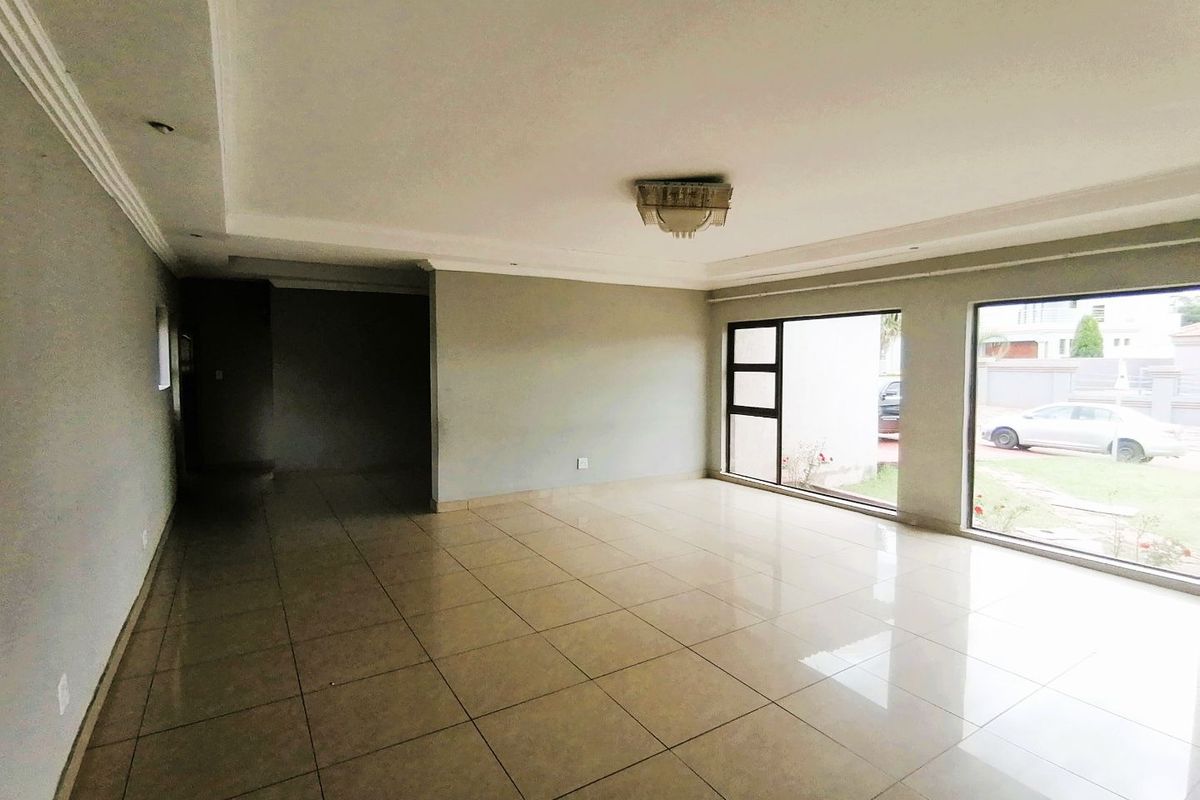 5 Bedroom | 4 Bathroom Home – Security Estate Living - Photo 3