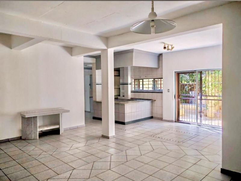 3 Bed Partially Furnished North Facing Flat - Views of Pretoria and the Pool - Photo 5