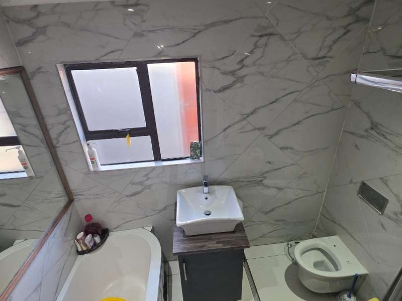 Luxury 3-Bedroom home with modern finishes for sale in Mahube Valley, - Photo 7