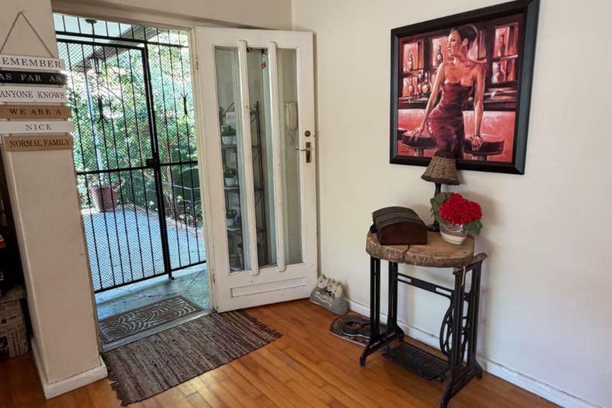 Charming Family Home with Warm Character & Entertaining Spaces - Boston, Bellville - Photo 5