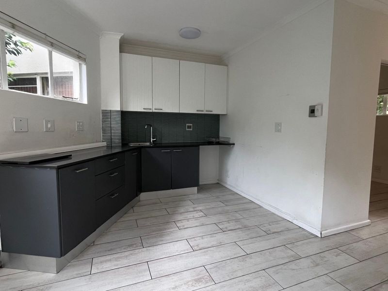 1 Bedroom apartment high up in Tamboerskloof (c) - Photo 3