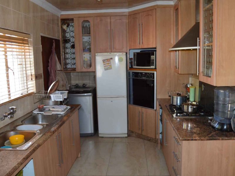 Two Bedroom House For Sale in Mayberry Park - Photo 9