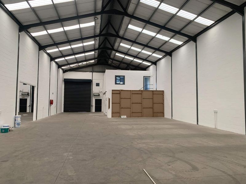 Prime Warehouse Space: Secure Location & Modern Amenities - Photo 5