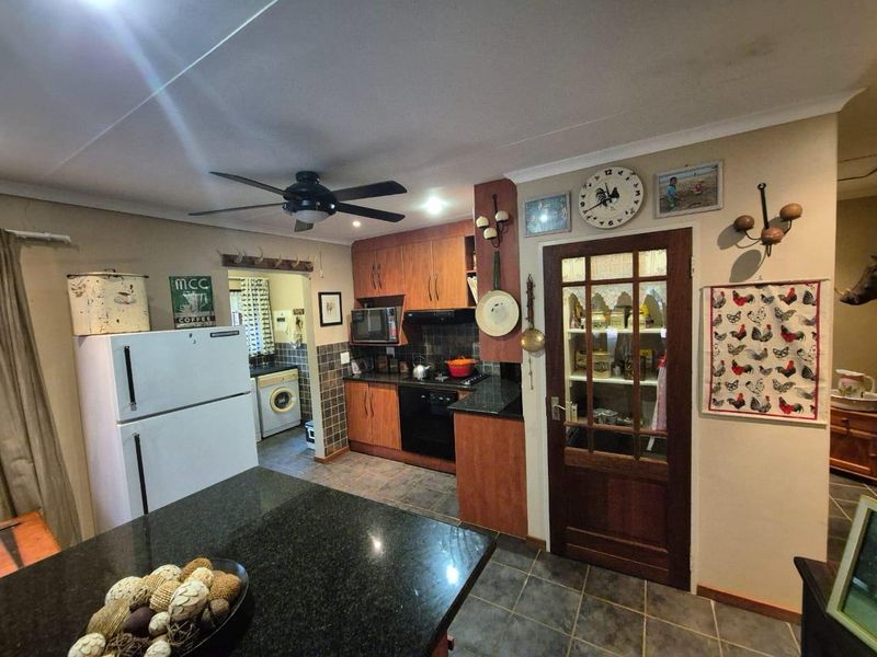 Embrace Tranquility: 3-Bed Retreat Near Nature Reserve - Photo 3