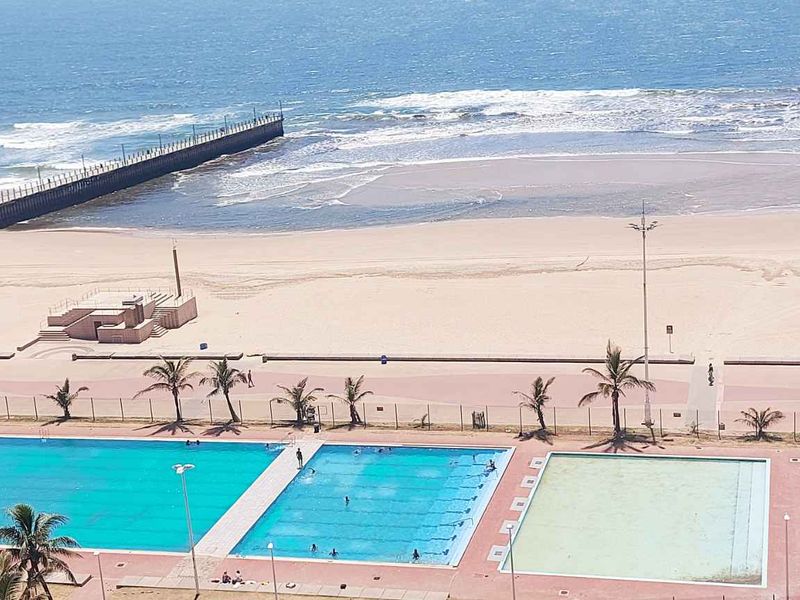 **Luxurious Blue-Chip Apartment with Unrivaled Sea Views at a Reduced Price** - Photo 2