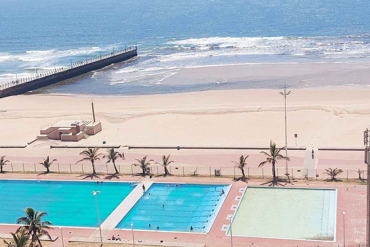 **Luxurious Blue-Chip Apartment with Unrivaled Sea Views at a Reduced Price** - Photo 2