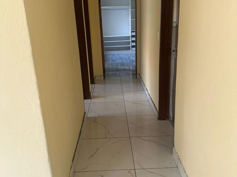 Modern 3-Bedroom Family Home in Payneville, Springs - Photo 9