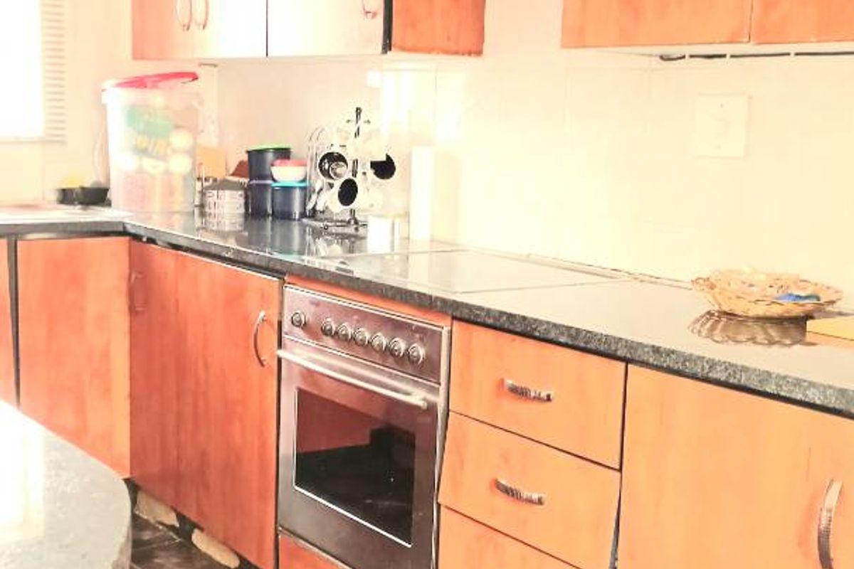 Spacious 3 Bedroom Apartment - Photo 4