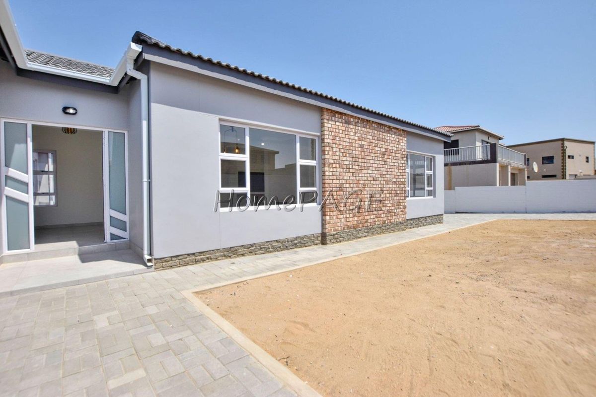 Ext 9, Swakopmund:  New 3 Bedr Home with 2 Bedr Flat is for Sale - Photo 2