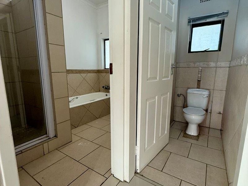 4 Bedroom house with flat for sale - Photo 8