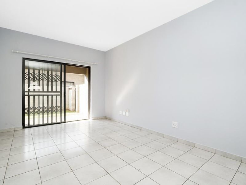 SPACIOUS GROUND FLOOR UNIT - Photo 8
