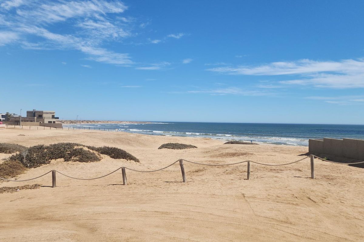 From this erf, you see, hear and smell the sea!!! - Photo 2