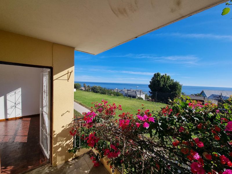Unfurnished 3-Bedroom Apartment To Rent in Camps Bay - Photo 1