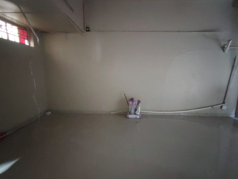 Prime Retail Space to Let in the CBD - Photo 4
