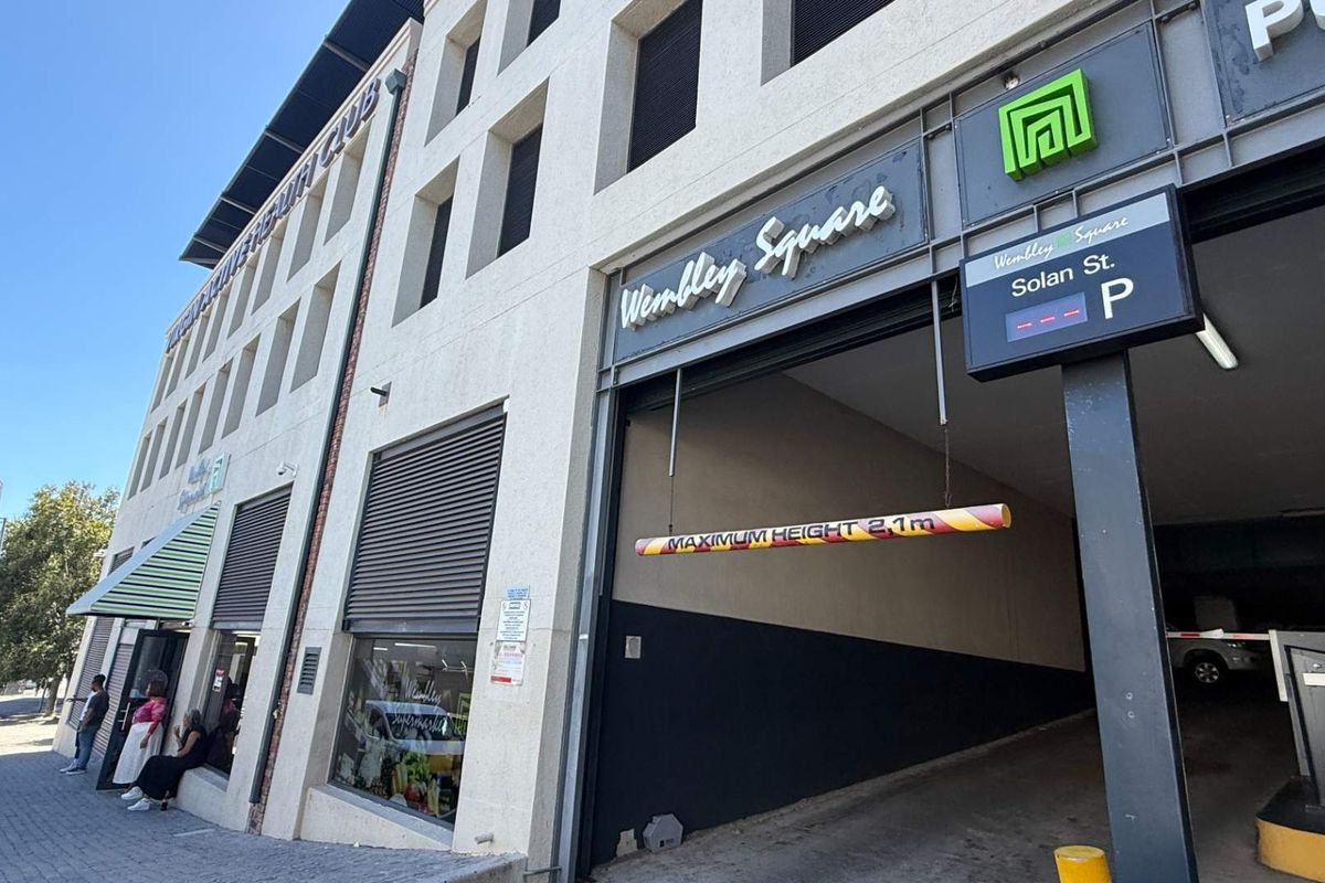 154m2 retail unit to let at Wembley Square near entrance - Photo 2