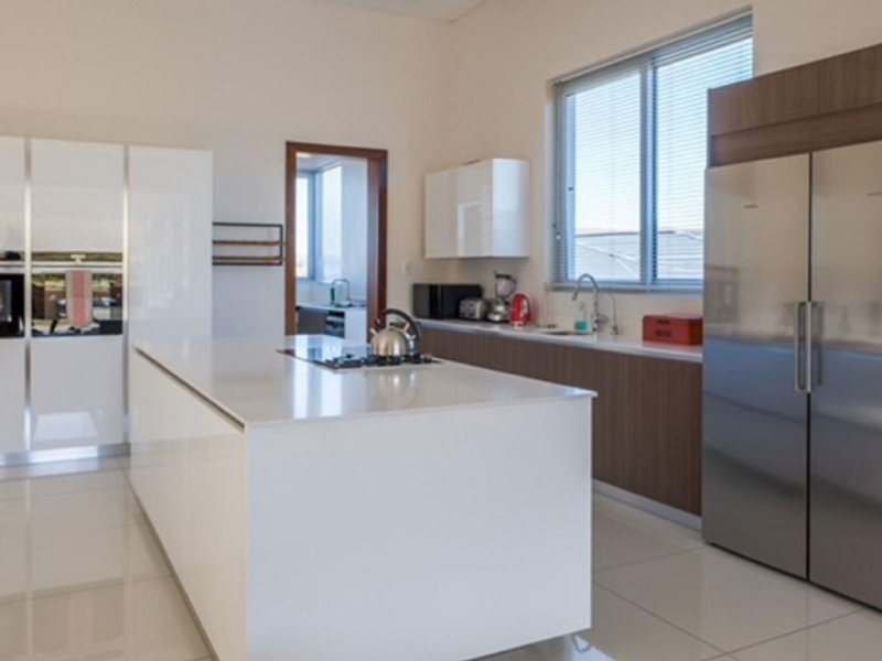 Three-bedroom House in Highland Gate - Photo 2