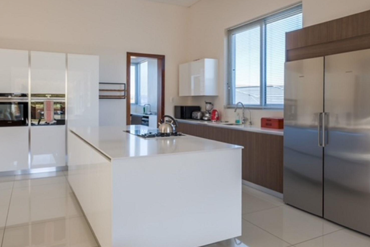 Three-bedroom House in Highland Gate - Photo 2