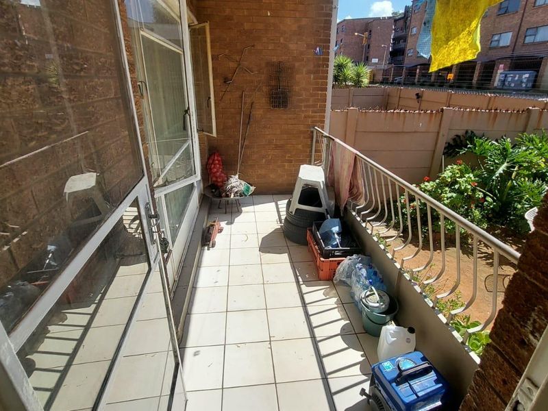 Charming 2-Bed Ground Floor Unit with Garden! - Photo 8
