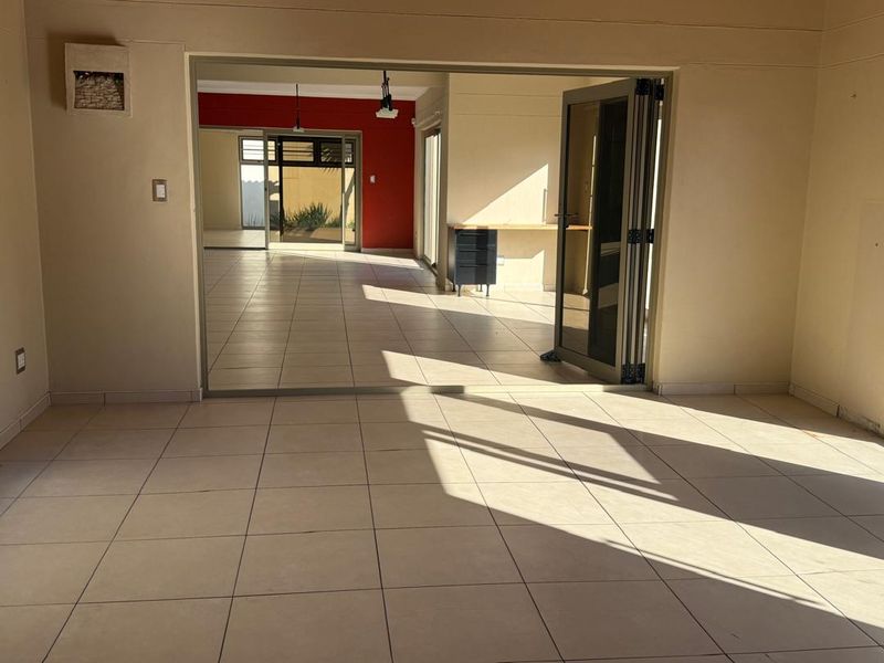 FOR RENT: SPACIOUS 3-BEDROOM FAMILY HOME WITH INDOOR BRAAI, OCEAN VIEW,SWAKOPMUND - Photo 10