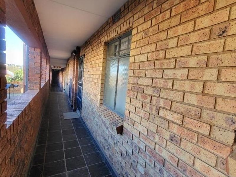 Two Bedroom Apartment in Montana - Photo 4