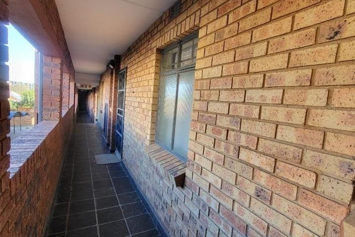 Two Bedroom Apartment in Montana - Photo 4