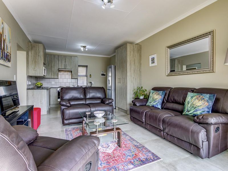 SUNNY, SECURE AND SPOTLESS UPSTAIRS UNIT - Photo 4