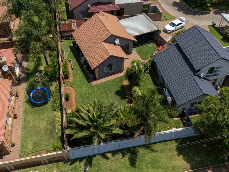 Neat house in a great area available for a steal ! - Photo 4