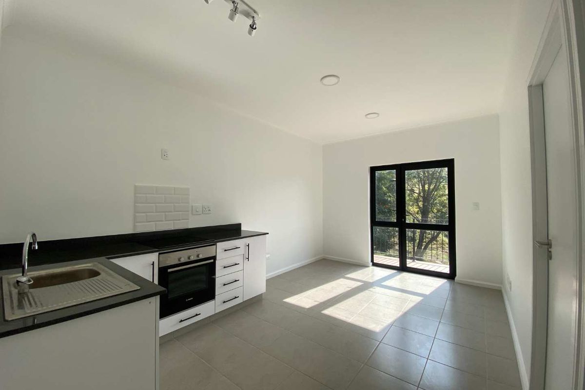 First-Floor 2-Bedroom Apartment with Balcony & Estate Amenities - Photo 5