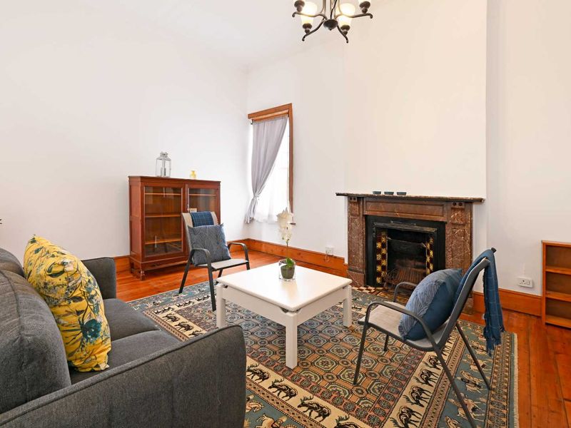 Charming Victorian Semi for Sale! - Photo 4