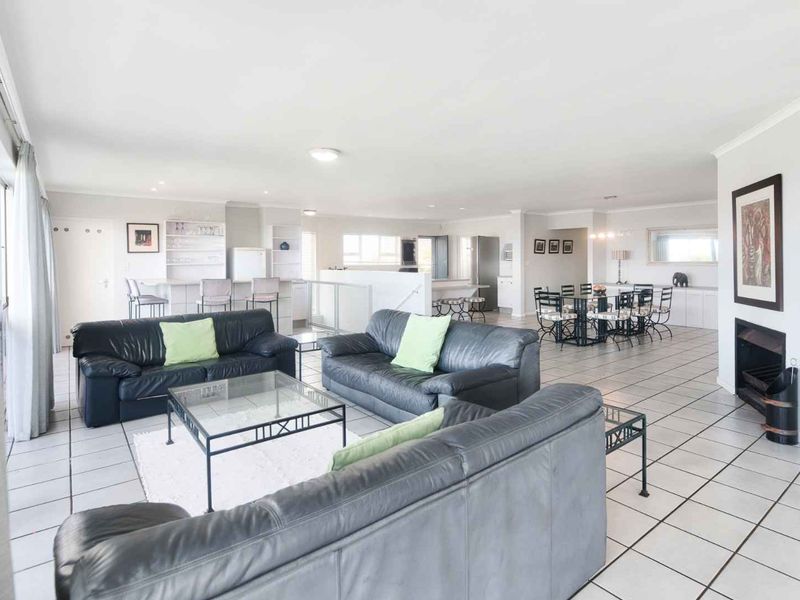 Prime Coastal Escape - Photo 10
