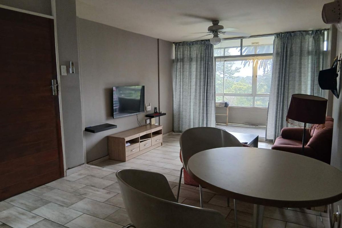 Fourth Floor Apartment with views for sale - Photo 4