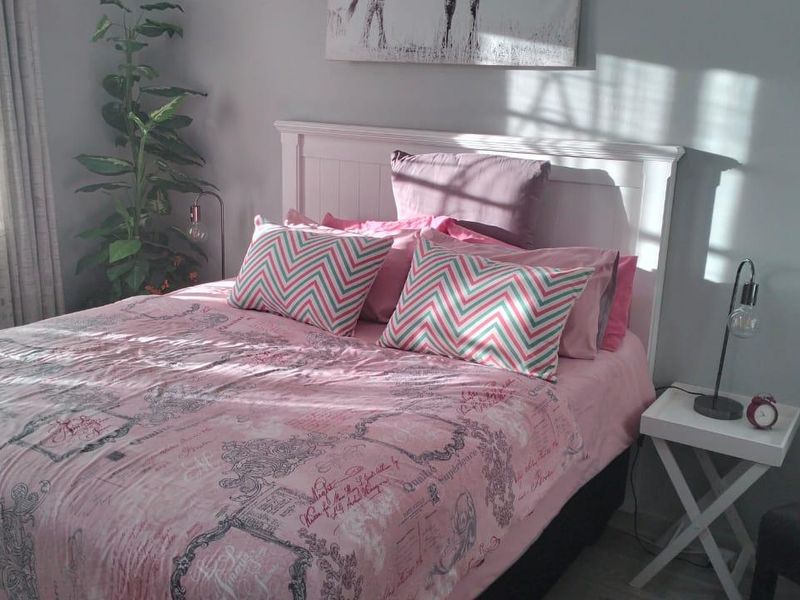 3 Bedroom House for Sale in Bayswater - Photo 8