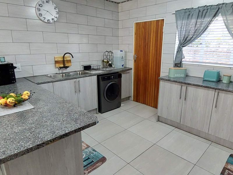 Modern Duplex with Patio & Pet Friendly Private Garden - Photo 4