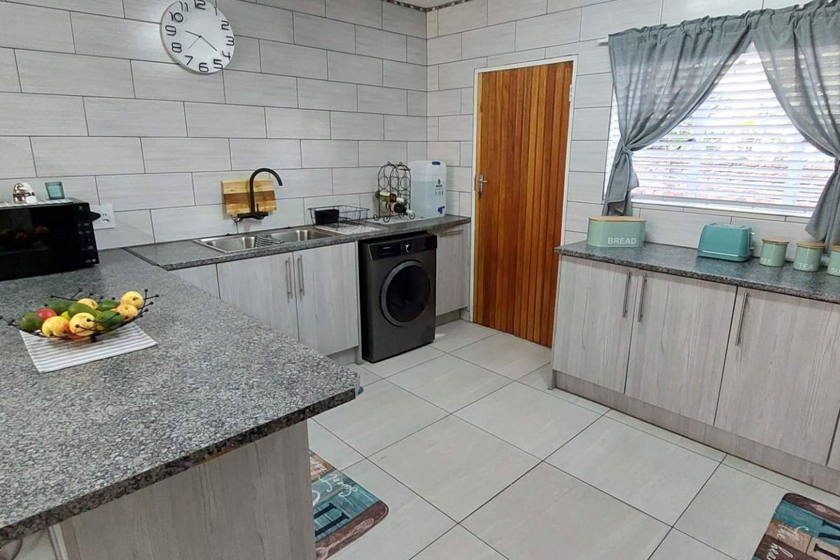 Modern Duplex with Patio & Pet Friendly Private Garden - Photo 4